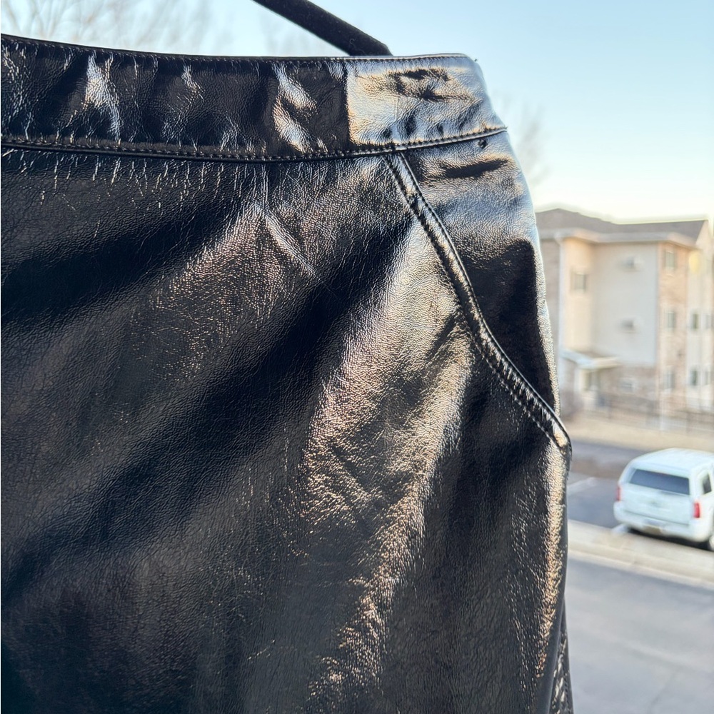 🆕 Theory Black Patent Texture Mini Skirt Size 10 Glossy Leather Designer Mini - Picture 9 of 12